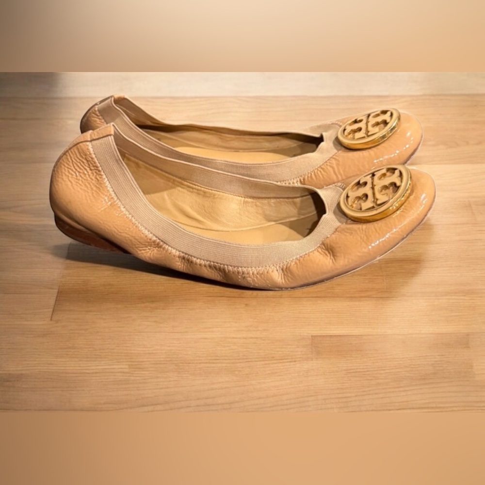 Tory Burch Beige Leather Flats with Gold Accents 8.5